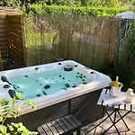 Gartenloft Mit Outdoor Whirlpool Und Garten Holiday home