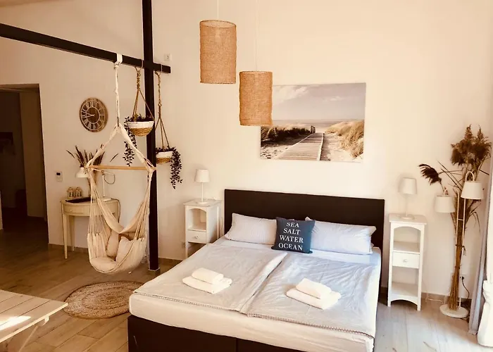 Semesterbostad Gartenloft Mit Outdoor Whirlpool Und Garten *